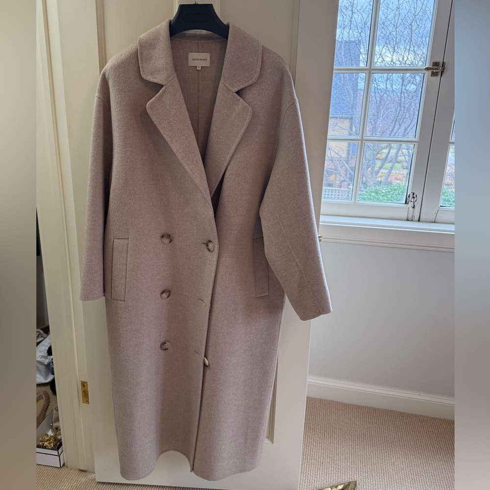 Loulou Studio Borneo coat with pockets. 90% wool and 10% cashmere.